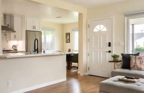 Del Aire House | Beautifully Renovated 2-Bedroom Home Near LAX