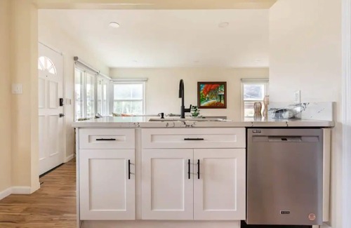 Del Aire House | Beautifully Renovated 2-Bedroom Home Near LAX