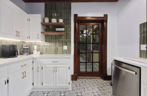 Southmoreland House | Beautifully Restored 100YR Old 4BD Near Plaza