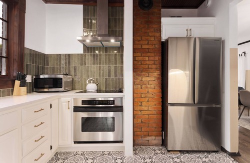 Southmoreland House | Beautifully Restored 100YR Old 4BD Near Plaza