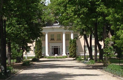 Hamilton Villa | Beautifully Restored house of pleasure on Main St above Ponderosa Wine Bar