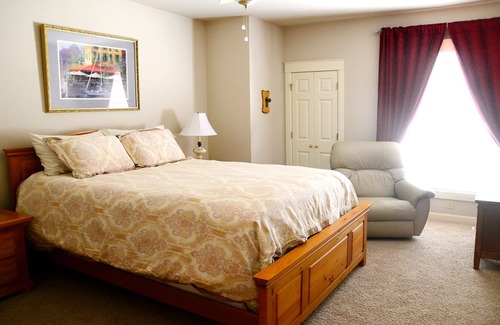 Eucha House | BEAUTIFULLY SECLUDED MULTI-LEVEL WATERFRONT HOME on South Grand Lake