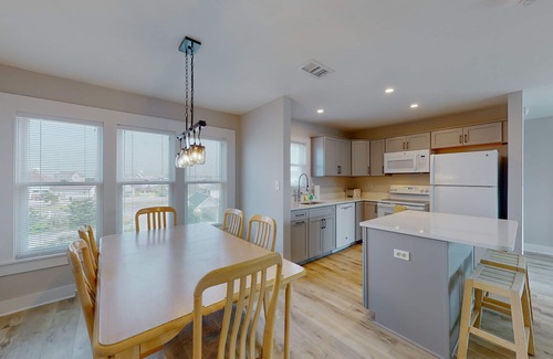 Avon Condo | Beautifully updated condo with outdoor pool, beach access, AC & washer/dryer