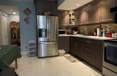 Mineola Villa | Beautuful luxurious master bedroom close to lakeshore