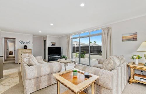 Ruakaka House | Beauty on Bream Bay - Ruakaka Holiday Home