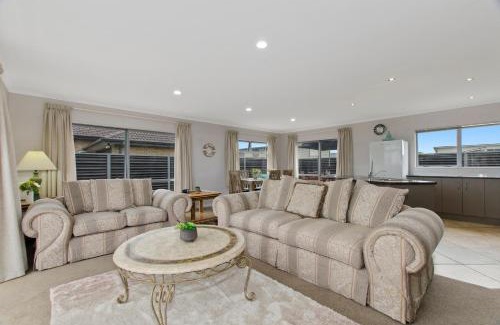 Ruakaka House | Beauty on Bream Bay - Ruakaka Holiday Home