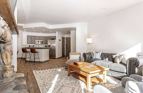 Highlands Townhomes Condo | Beaver Creek Getaway - 3BR, Pool & Hot Tub, Great Access to Amenities, Mountain, Dining & Shops