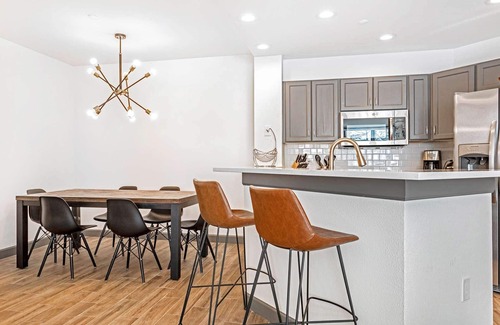 Highlands Townhomes Condo | Beaver Creek Getaway - 3BR, Pool & Hot Tub, Great Access to Amenities, Mountain, Dining & Shops