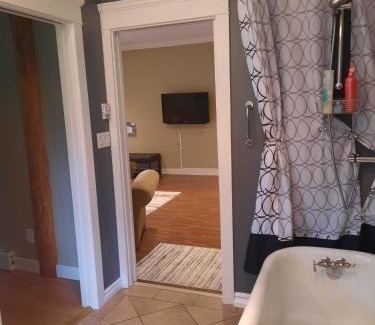 Port Alberni Bed & Breakfast | Beaver Hut Bed And Breakfast