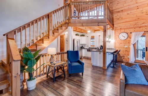 Elk Park Cabin | Beaver Rock Lodge - Pet friendly! Arcade table! 15min to Banner Elk!