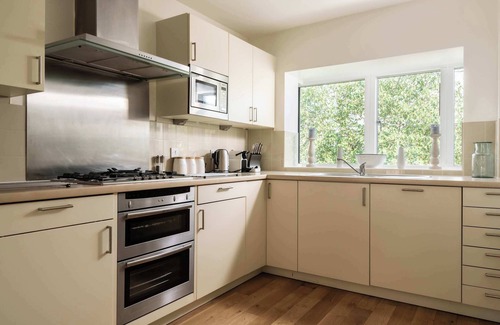Cirencester House | Beaverbrook | Family Retreat + Spa + Pool Access