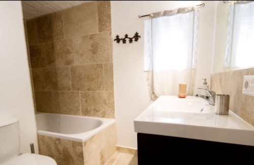 Cabrieres-dʼAigues Bed & Breakfast | Bed and breakfast Luberon