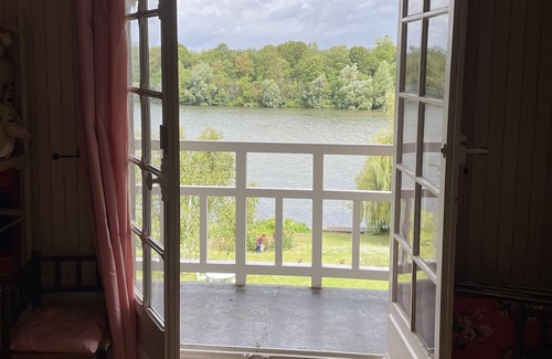 Poissy Bed & Breakfast | Bed and Breakfast, Charming House, 20 min From Paris , Garden