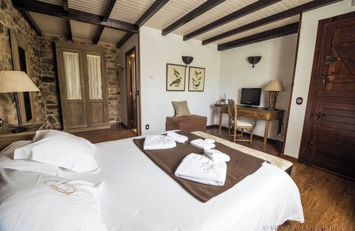Camarinas Bed & Breakfast | Bed and Breakfast 'Frailecillo' with Private Garden and Wi-Fi