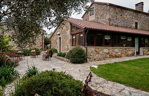 Camarinas Bed & Breakfast | Bed and Breakfast 'Frailecillo' with Private Garden and Wi-Fi