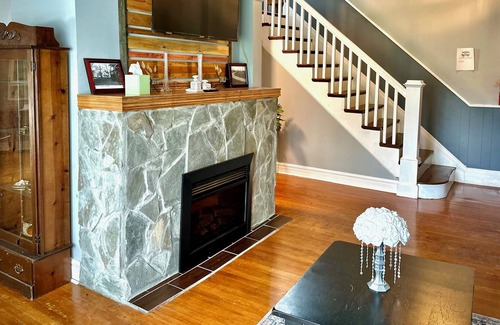 Speedway Bed & Breakfast | Bed and breakfast located in Speedway, 1.6 miles to Indianapolis Motor Speedway