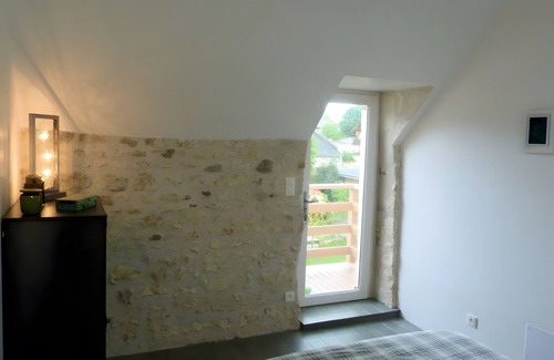 Tavant Bed & Breakfast | Bed and Breakfast 'Vert Ailleurs' with Shared Terrace, Shared Garden and Wi-Fi