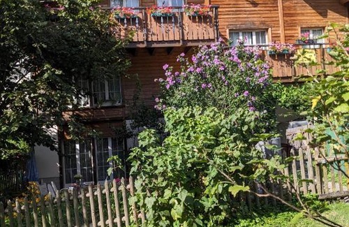 Glarus Sued House | Bed and Breakfast - Zeit für Gemütlichkeit mit eigenem Bad und Terrasse