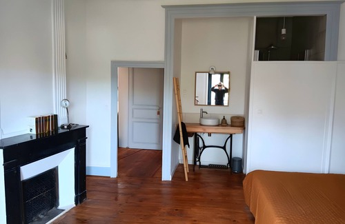 Saint-Andre-de-Sangonis Bed & Breakfast | Bed and Breakfast 'Chambre' with Shared Pool, Shared Garden and Wi-Fi