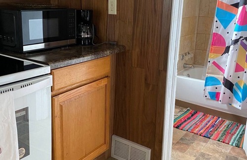 Grantsburg Apartment | Bed & Breakfast Club: private 80’s themed apartment