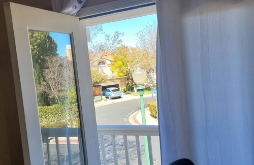 Cambrian Community House | BED ROOM 1: MODERN COMFORTS: BEST FOR 1-2 GUESTS: