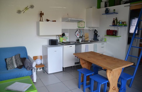 Bedenac House | Bedenac (3km from RN10) between Bordeaux and Jonzac Joli T1 bis