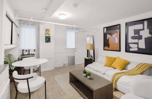 Williamsburg Apartment | Bedford Gardens by StayHaus | stylish W'burg 1BR