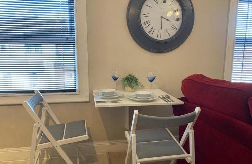 Bedford Apartment | Bedford Town Contractors HQ, Park Your Van, Cosy Sleep, Fast Wifi