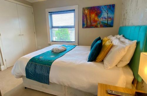 Bedford Apartment | Bedford Town Contractors HQ, Park Your Van, Cosy Sleep, Fast Wifi