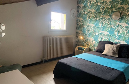 Lescar House | Bedroom + bathroom