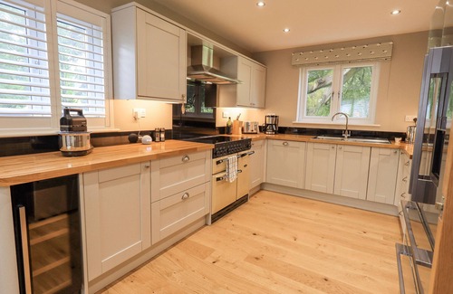 Lakeside Cottage | BEECH LEA, pet friendly, character holiday cottage in Lakeside