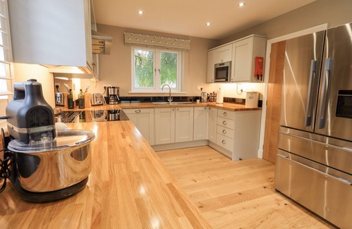 Lakeside Cottage | BEECH LEA, pet friendly, character holiday cottage in Lakeside