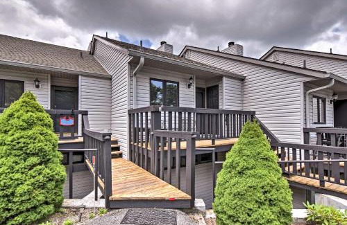Beech Mountain Apartment | Beech Mountain Condo with Balcony, Walk to Resort!