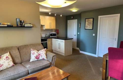 Sheffield Cottage | BEECHCROFT CORNER HOUSE, pet friendly, with a garden in Sheffield