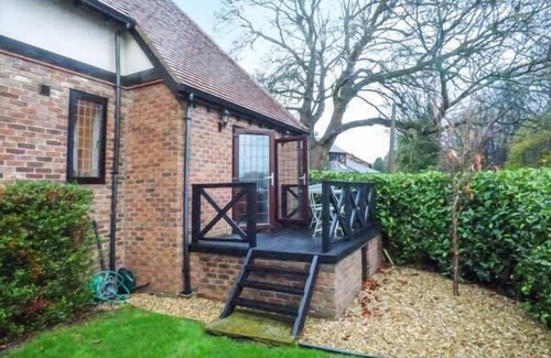 Sheffield Cottage | BEECHCROFT CORNER HOUSE, pet friendly, with a garden in Sheffield