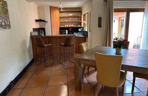 Greater Johannesburg Metropolitan Area Cottage | "Bees & Birds" Cottage for 2 people, spacious, open, bright, green setting