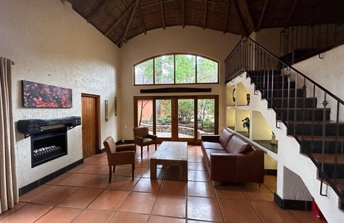 Greater Johannesburg Metropolitan Area Cottage | "Bees & Birds" Cottage for 2 people, spacious, open, bright, green setting