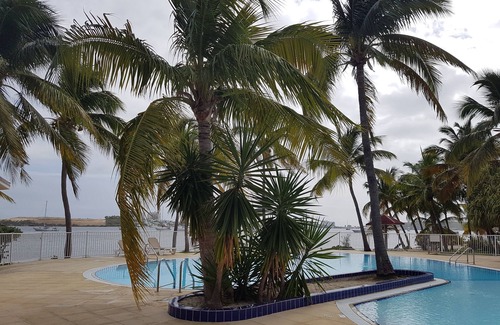 Les Terres Basses Apartment | Bel Appartement Avec Terrasse au Coeur de Baie Nettlé