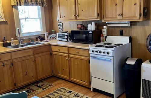 Belgrade Cottage | BELGRADE LAKES MAINE GREAT POND PRIVATE 2-BEDROOM COTTAGE 15 FEET FROM WATER