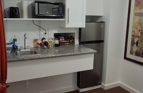 Gambier Apartment | Bell At The Airport Suites - Adults Only