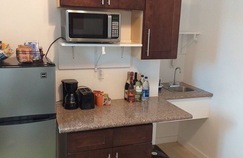 Gambier Apartment | Bell At The Airport Suites - Adults Only