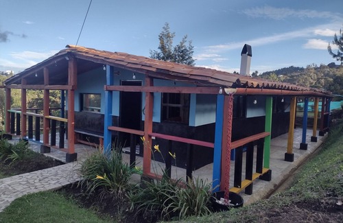 Medellin Cabin | Bella Casa Campestre + Chimenea Entre Montañas de Santa Elena Hecha por su Dueño