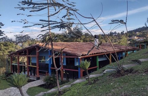 Medellin Cabin | Bella Casa Campestre + Chimenea Entre Montañas de Santa Elena Hecha por su Dueño