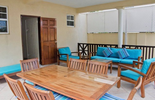 Hastings Cottage | Bella Dia Lower | Three Bedroom Apartment on the Beach