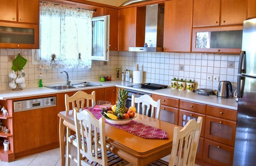 Corfu Town Apartment | Bella's Home- 4Bedroom House near Corfu town (licence 0829Κ92000501701)