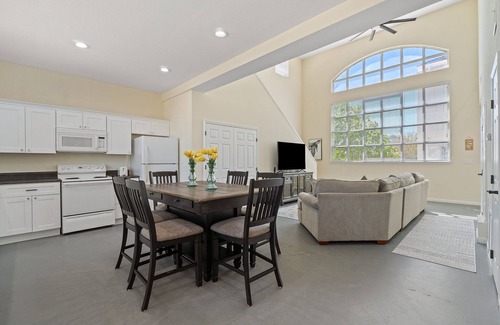 Ono Island House | Bella Villa Loft Suite- Conveniently located near NAS!