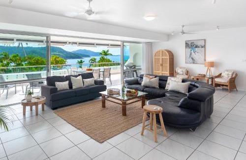 Hamilton Island Apartment | Bella Vista East 4 Oceanview, Golf Buggy, Valet Service & Shared Pool