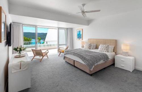 Hamilton Island Apartment | Bella Vista East 4 Oceanview, Golf Buggy, Valet Service & Shared Pool