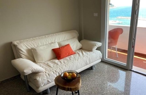 San Lorenzo al Mare Apartment | Bella vista sopra il porto!