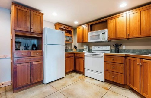 Silver Summit House | Bella Vista Sleeps 21 · Hot Tub · Mountain Views